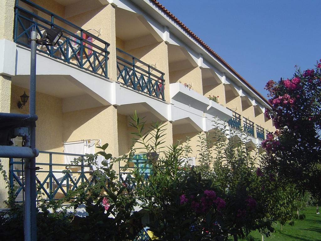 Paradise Hotel Самос Экстерьер фото