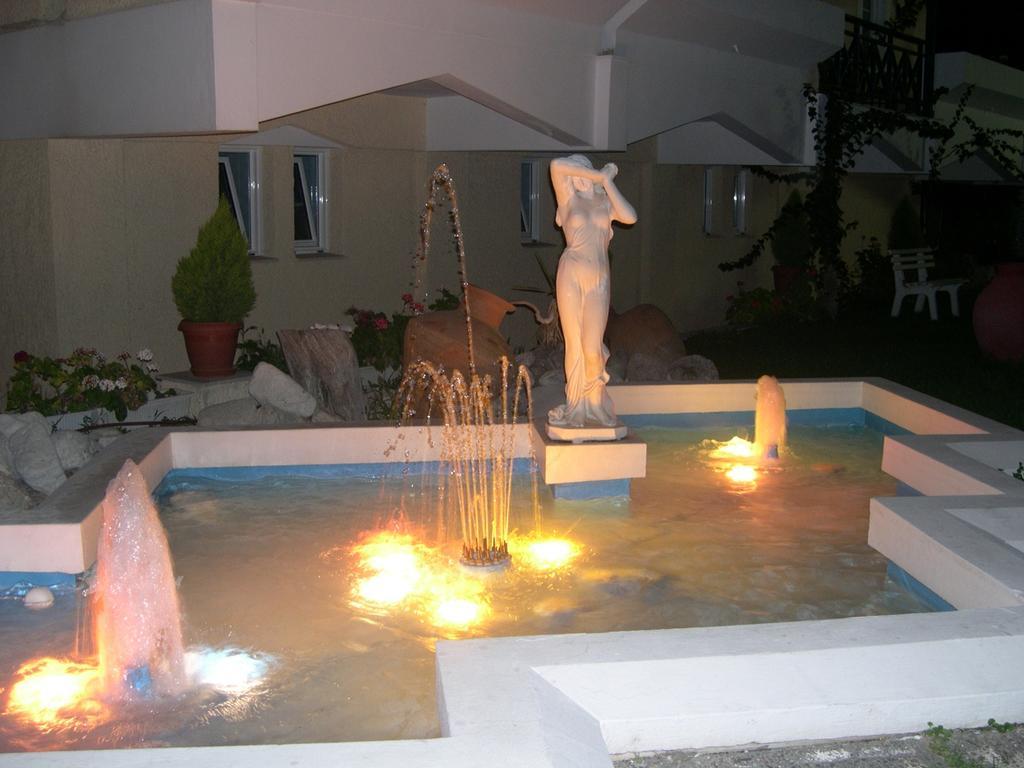 Paradise Hotel Самос Экстерьер фото